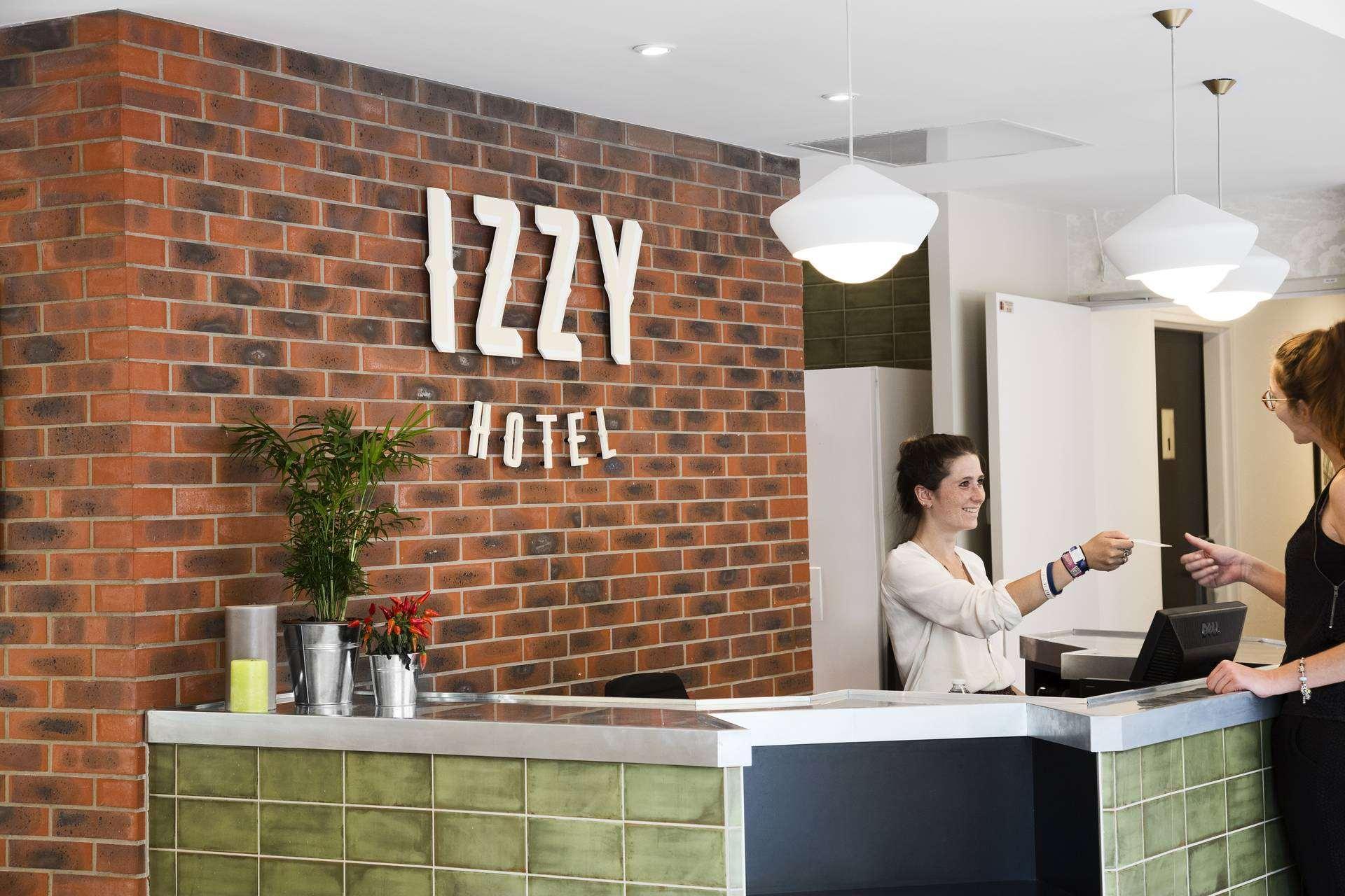 Hotel Izzy Issy-les-Moulineaux Exteriör bild
