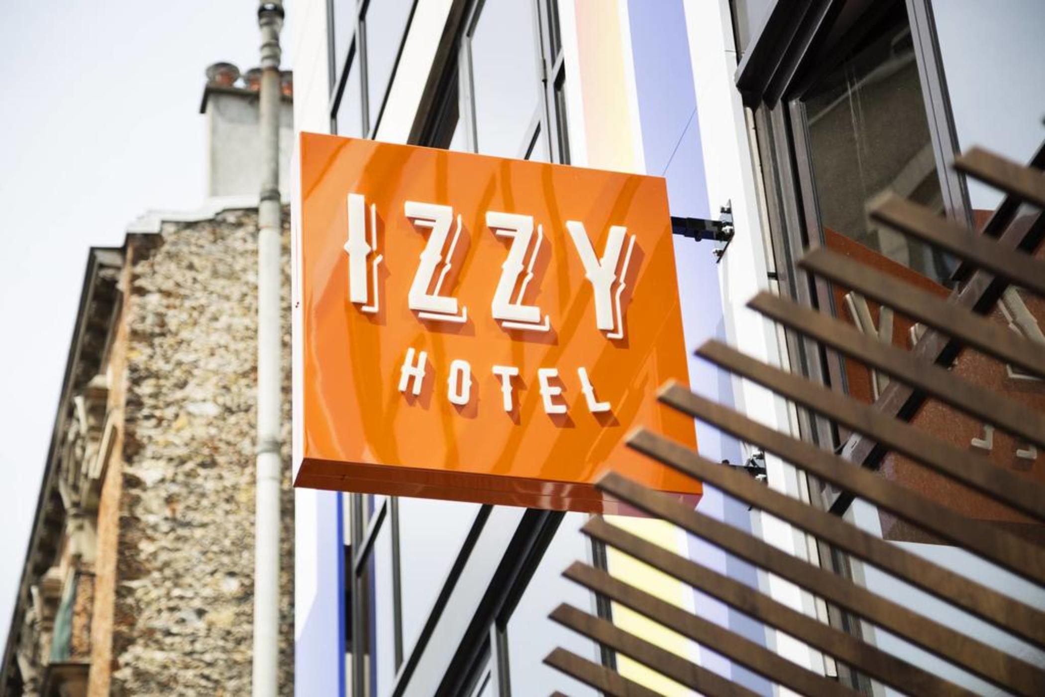 Hotel Izzy Issy-les-Moulineaux Exteriör bild