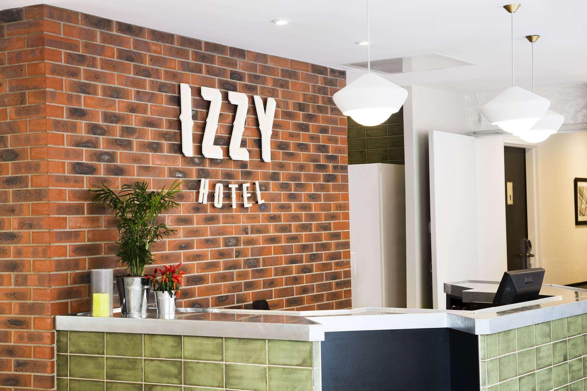 Hotel Izzy Issy-les-Moulineaux Exteriör bild