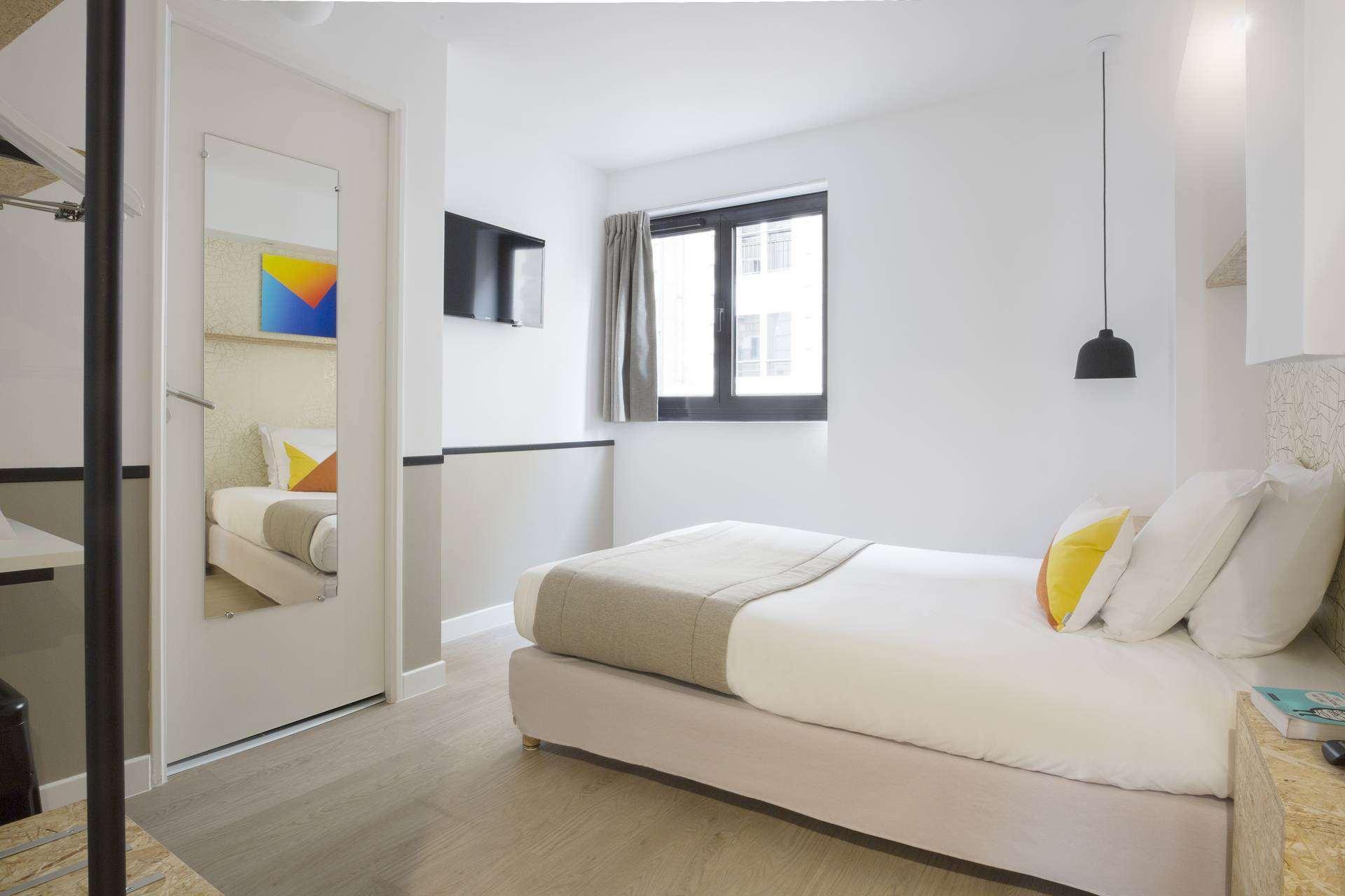 Hotel Izzy Issy-les-Moulineaux Exteriör bild