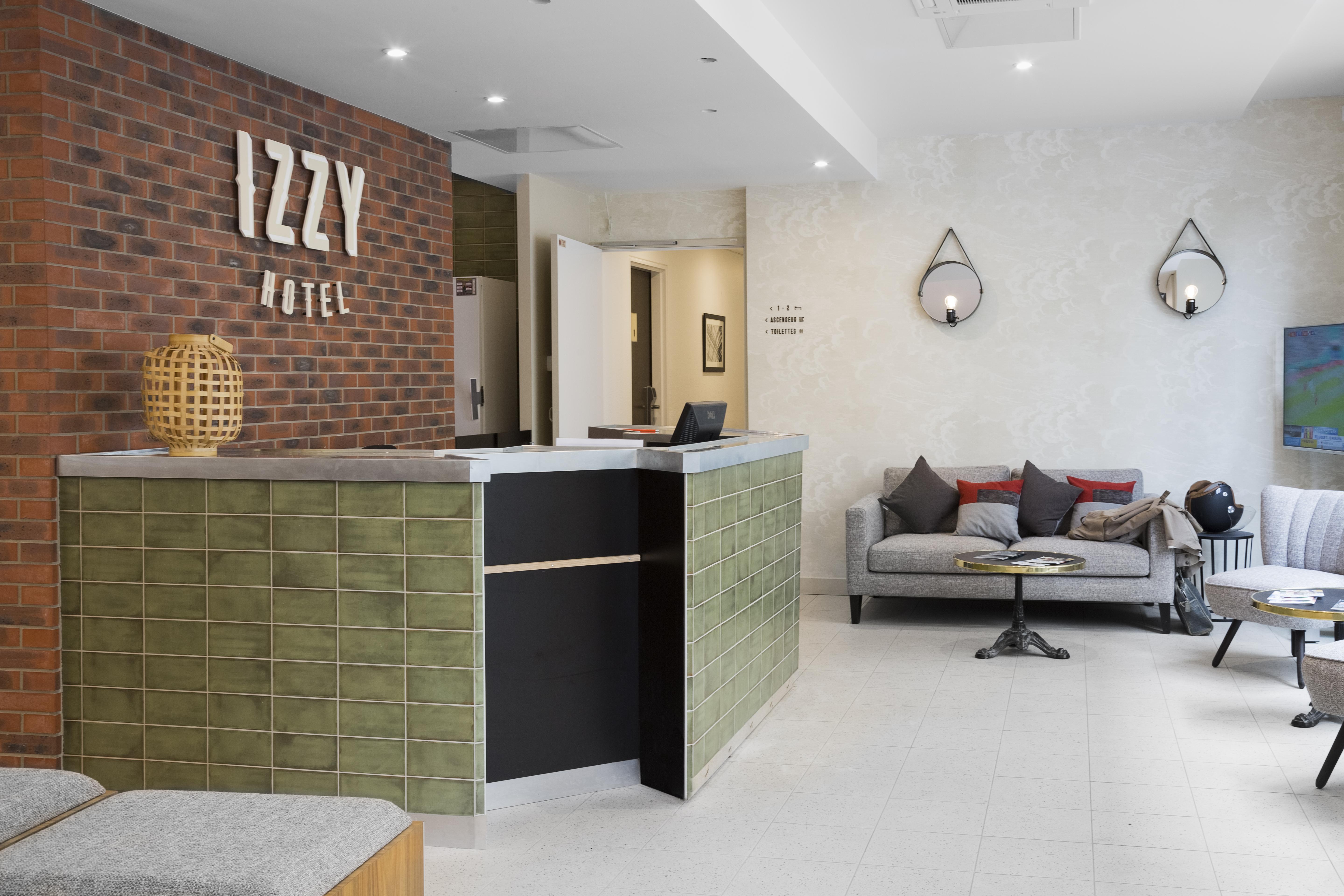 Hotel Izzy Issy-les-Moulineaux Exteriör bild