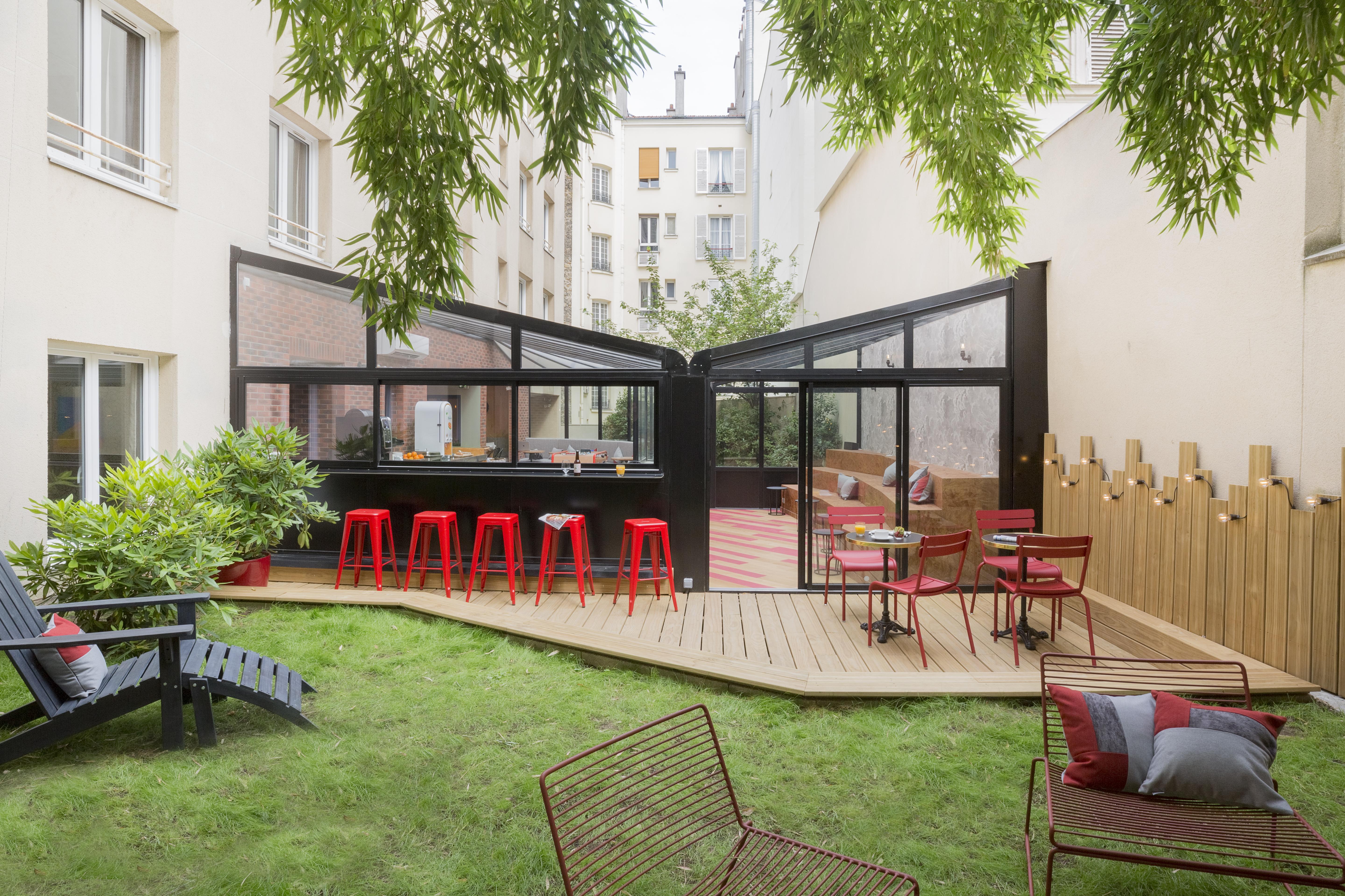 Hotel Izzy Issy-les-Moulineaux Exteriör bild