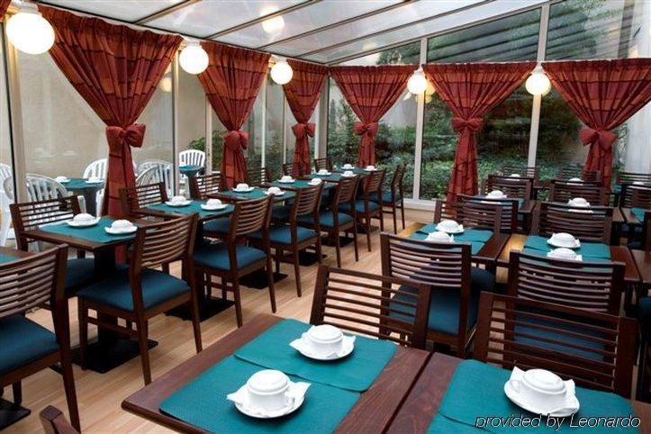 Hotel Izzy Issy-les-Moulineaux Restaurang bild