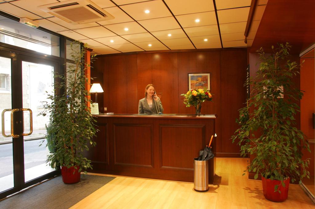 Hotel Izzy Issy-les-Moulineaux Exteriör bild
